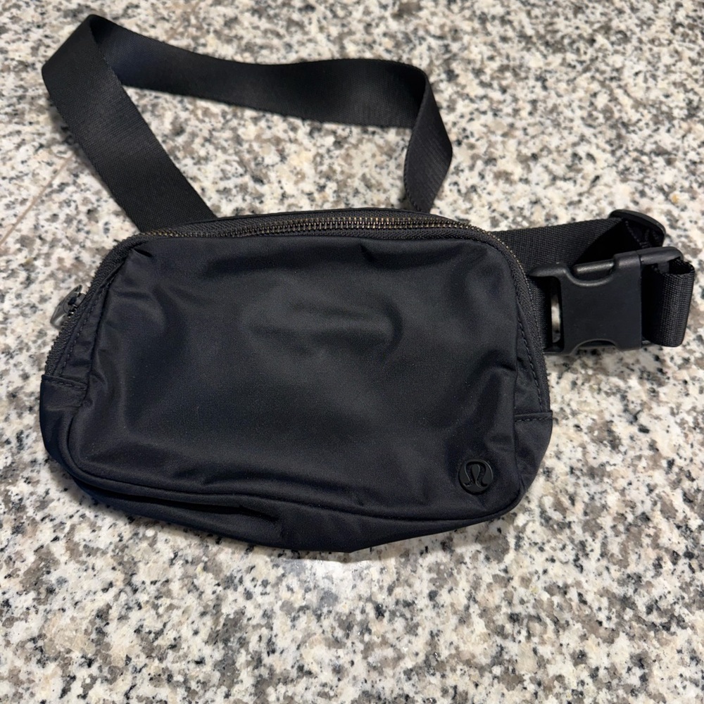 Lululemon Everywhere Belt Bag - 1L